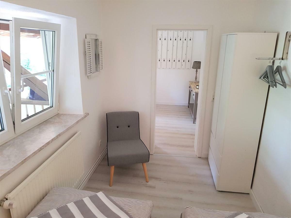 Grosse, Helle Ferienwohnung Mit 2 Balkonen Auf Dem Bauernhof In Der Lueneburger Heide Oetzen Eksteriør billede