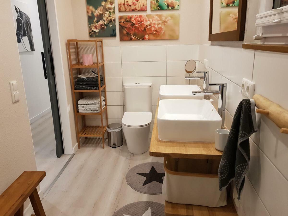 Grosse, Helle Ferienwohnung Mit 2 Balkonen Auf Dem Bauernhof In Der Lueneburger Heide Oetzen Eksteriør billede